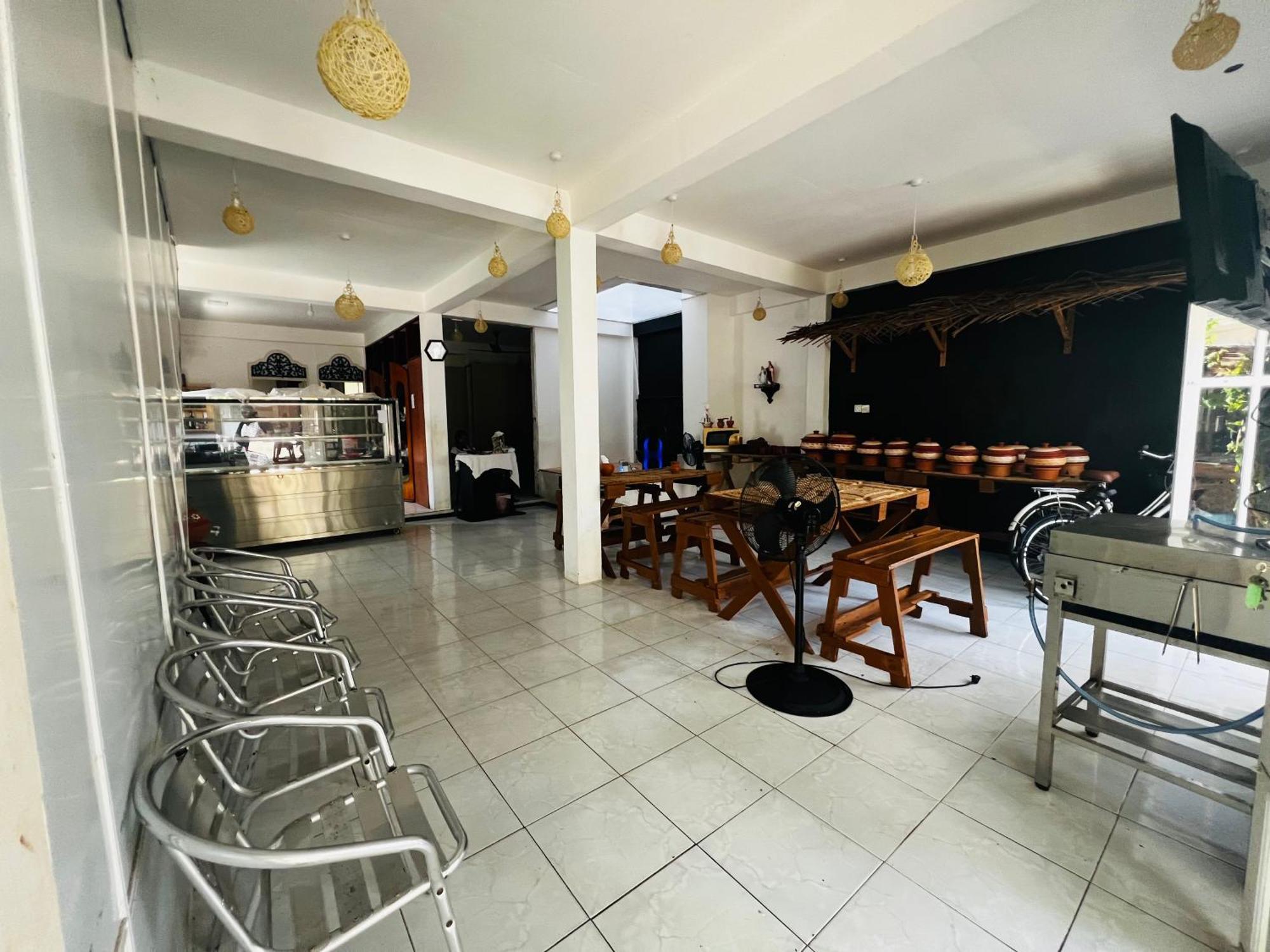 Ramlyn Guesthouse & Restaurant Negombo Extérieur photo