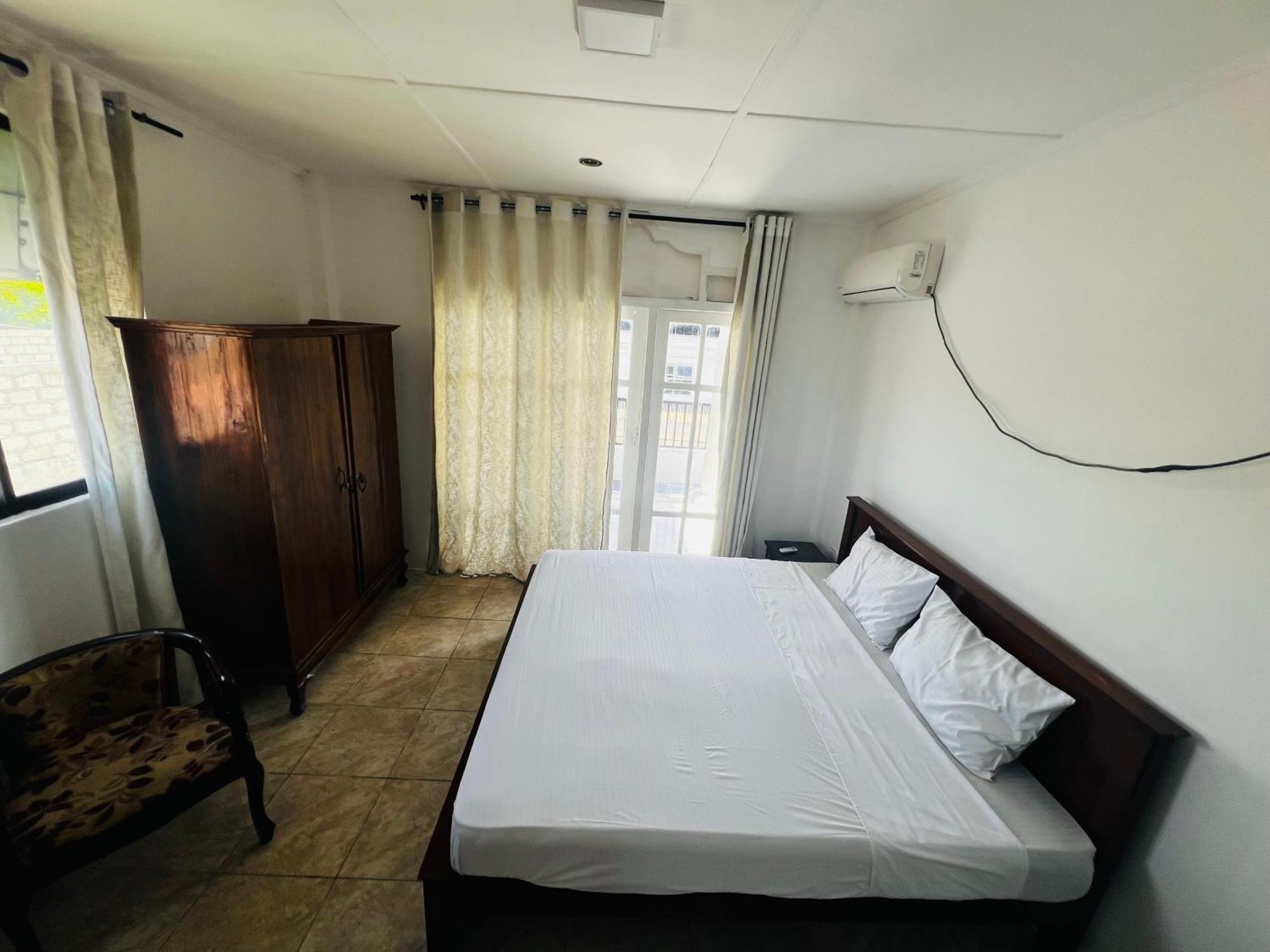 Ramlyn Guesthouse & Restaurant Negombo Extérieur photo