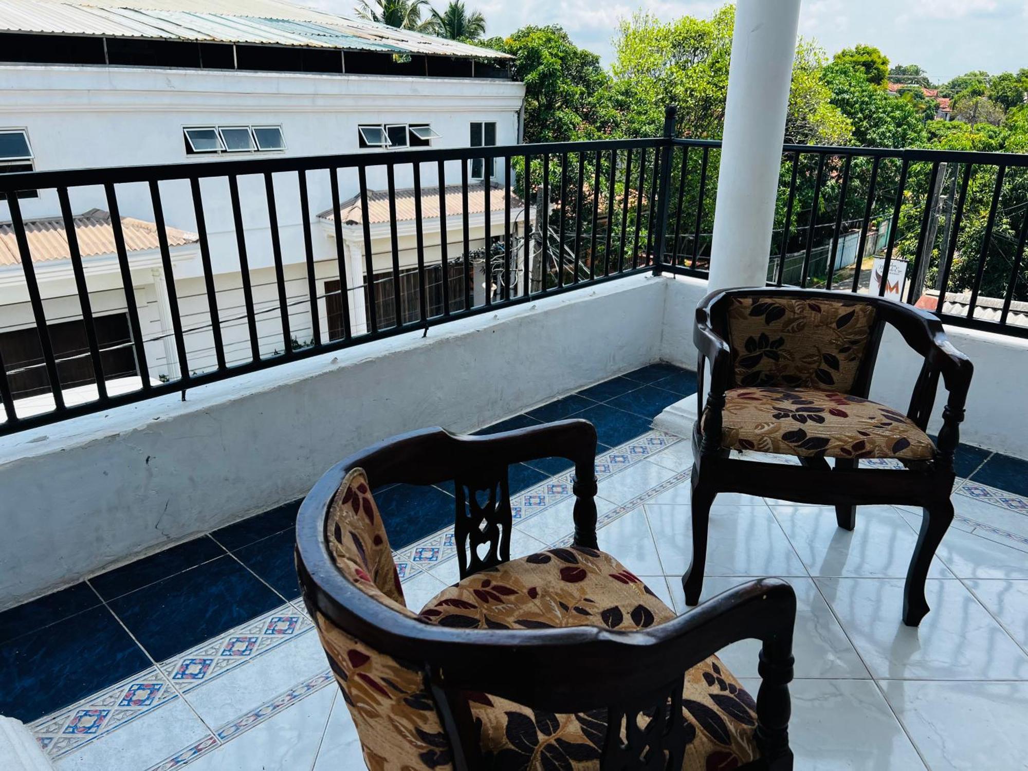 Ramlyn Guesthouse & Restaurant Negombo Extérieur photo